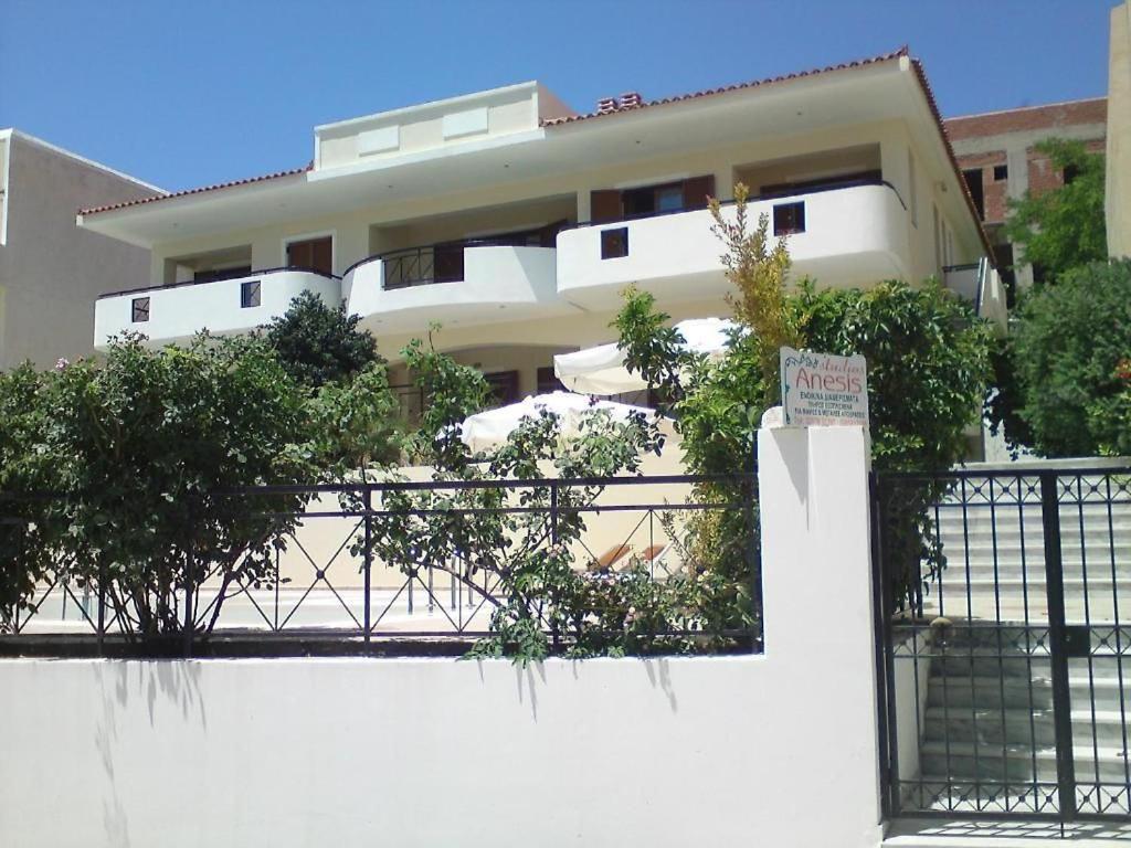 Anesis Apartments Agia Marina  外观 照片