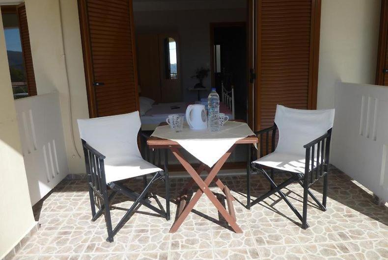 Anesis Apartments Agia Marina  外观 照片