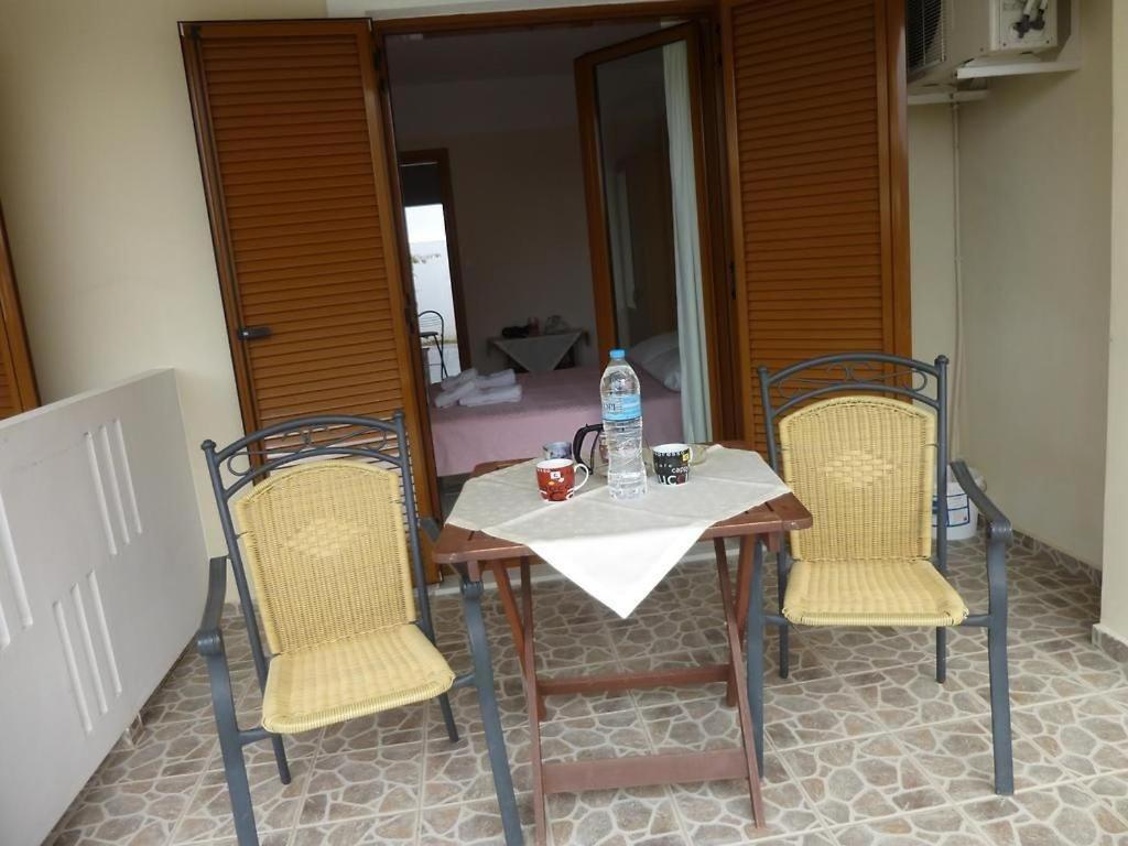 Anesis Apartments Agia Marina  外观 照片