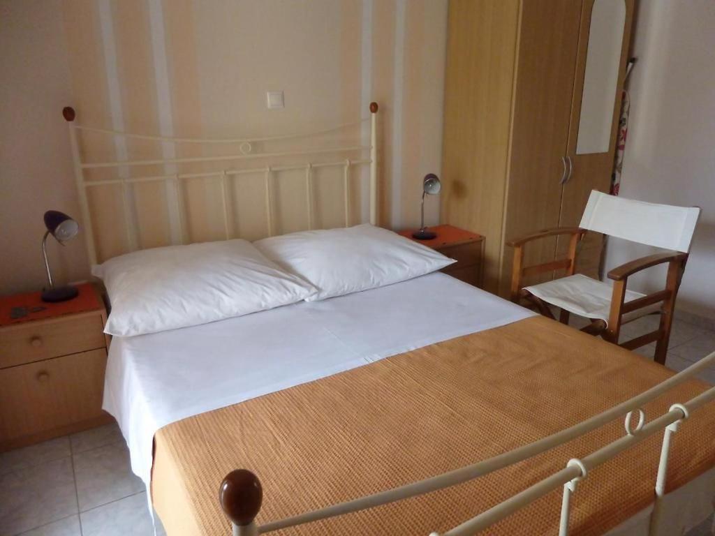 Anesis Apartments Agia Marina  外观 照片