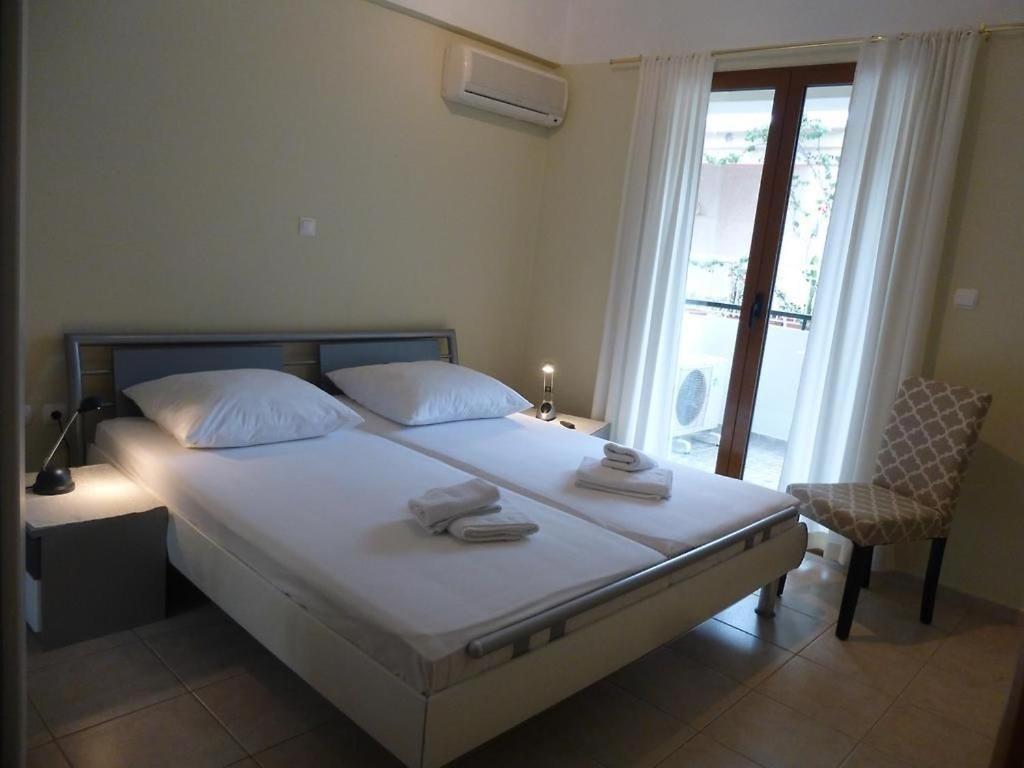 Anesis Apartments Agia Marina  外观 照片